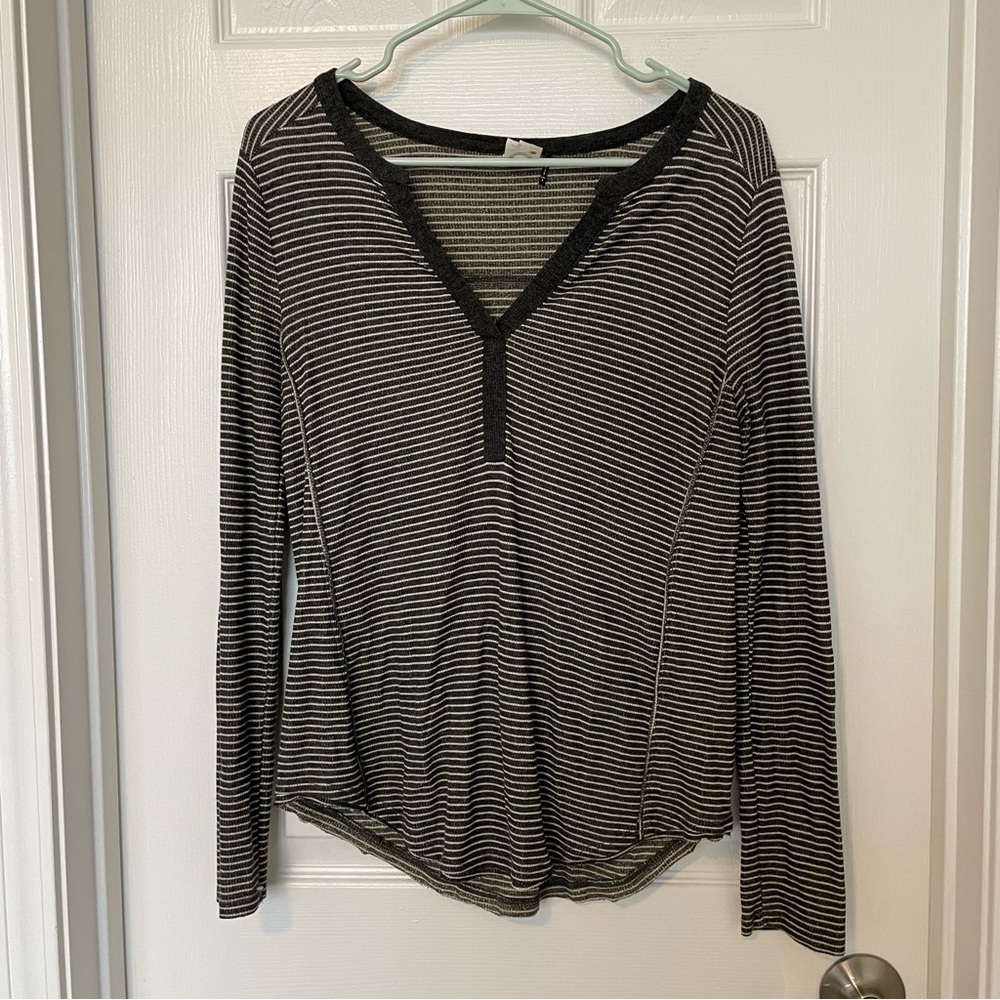 Akemi + Kin Black and White Striped Long Sleeve Henley Blouse Size Small